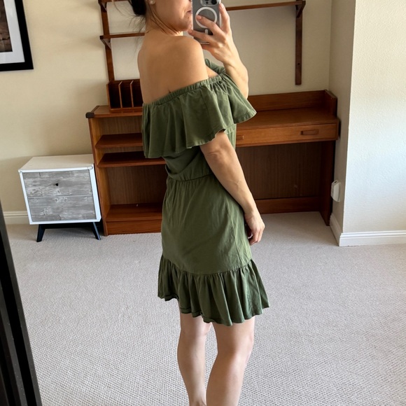 ASOS Off shoulder green dress - Picture 3 of 7